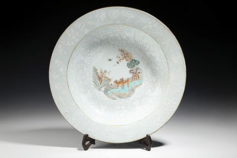 古玩陶瓷清乾隆·粉彩雙鹿圖折沿盆拍賣，當前價格3000元