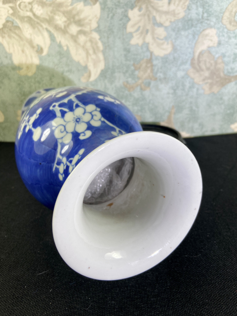 古玩陶瓷晚清民國青花留白冰梅紋觀音瓶拍賣,當前價格2999元