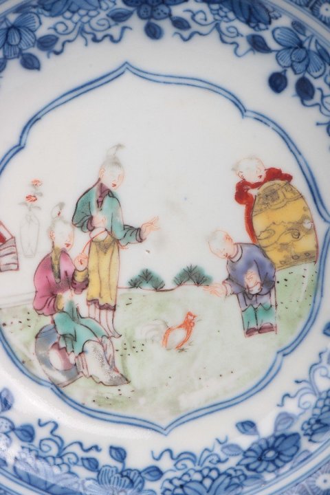 古玩陶瓷【*3623-24】清乾隆 青花粉彩庭院教子圖折腰杯碟拍賣,當前價格5000元