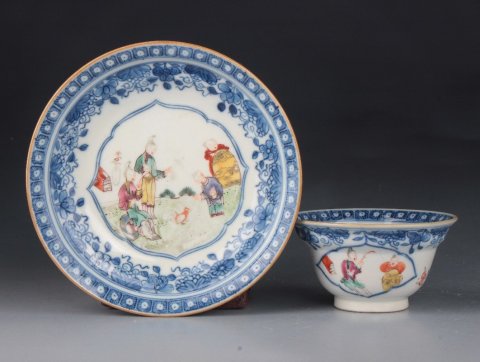 古玩陶瓷【*3623-24】清乾隆 青花粉彩庭院教子圖折腰杯碟拍賣,當前價格5000元