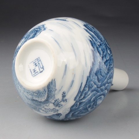 古玩陶瓷【*3891】567  藍料彩通景山水紋長頸瓶拍賣，當前價格3500元