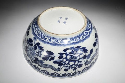 古玩陶瓷超大 清中晚·青花穿花龍紋大碗拍賣,當前價格15000元