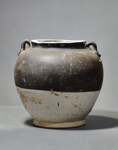 古玩陶瓷唐代鞏縣窯黑釉雙系罐（館藏精品）拍賣，當前價格12000元