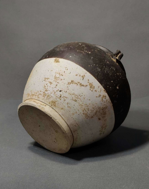 古玩陶瓷唐代鞏縣窯黑釉雙系罐（館藏精品）拍賣，當前價格12000元