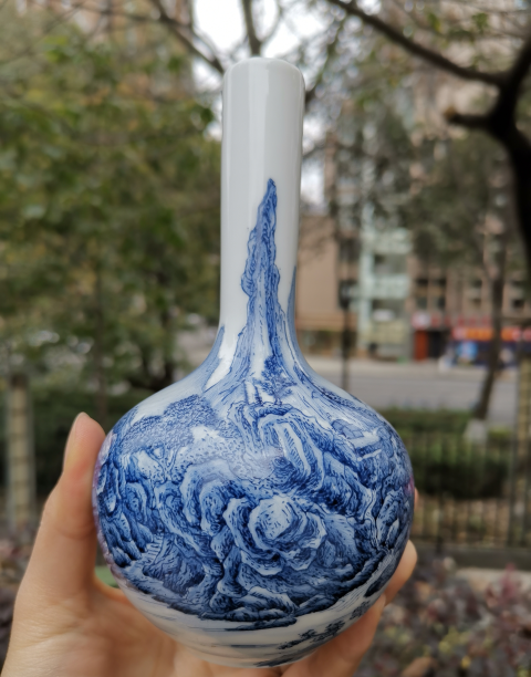 古玩陶瓷【*3891】567  藍料彩通景山水紋長頸瓶拍賣，當前價格3500元