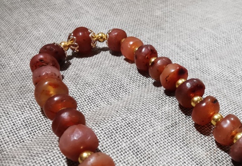 古玩玉器特價，千年瑪瑙一條拍賣，當前價格399元