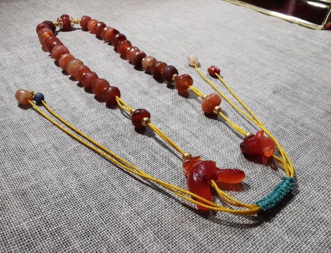 古玩玉器特價，千年瑪瑙一條拍賣，當前價格399元