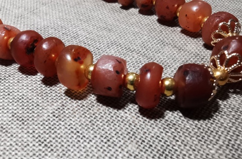 古玩玉器特價，千年瑪瑙一條拍賣，當前價格399元