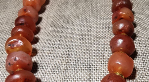 古玩玉器特價，千年瑪瑙一條拍賣，當前價格399元