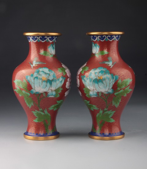 古玩陶瓷【*2825-26】創(chuàng)匯期 銅胎掐絲琺瑯花卉紋瓶一對(duì)拍賣,當(dāng)前價(jià)格1980元