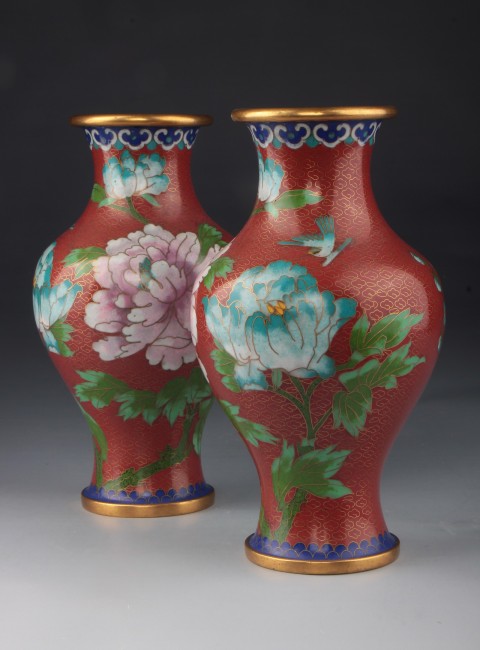 古玩陶瓷【*2825-26】創(chuàng)匯期 銅胎掐絲琺瑯花卉紋瓶一對(duì)拍賣,當(dāng)前價(jià)格1980元