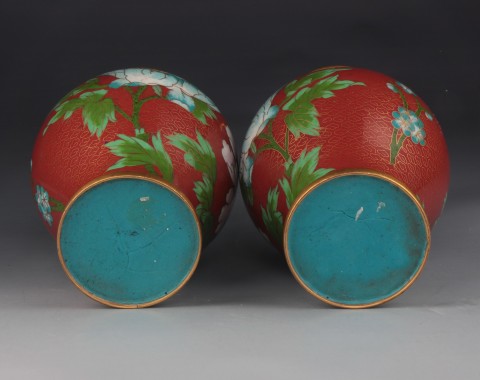 古玩陶瓷【*2825-26】創(chuàng)匯期 銅胎掐絲琺瑯花卉紋瓶一對(duì)拍賣,當(dāng)前價(jià)格1980元