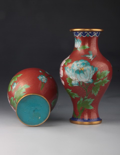 古玩陶瓷【*2825-26】創(chuàng)匯期 銅胎掐絲琺瑯花卉紋瓶一對(duì)拍賣,當(dāng)前價(jià)格1980元