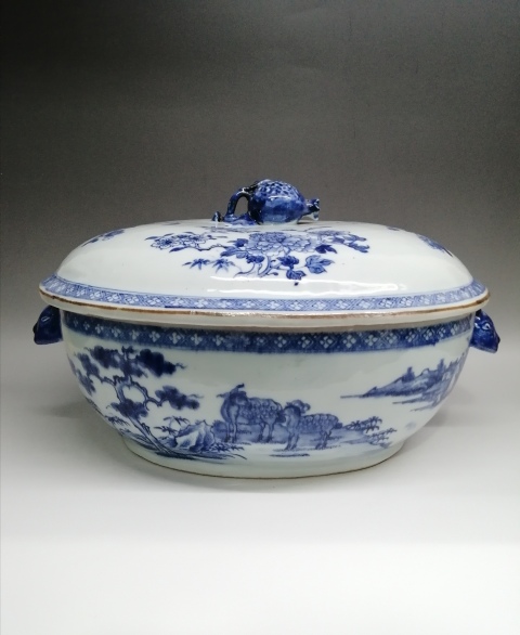 古玩陶瓷【高檔恭盒】清雍乾青花松鹿圖神龕供盒拍賣,當(dāng)前價格26600元