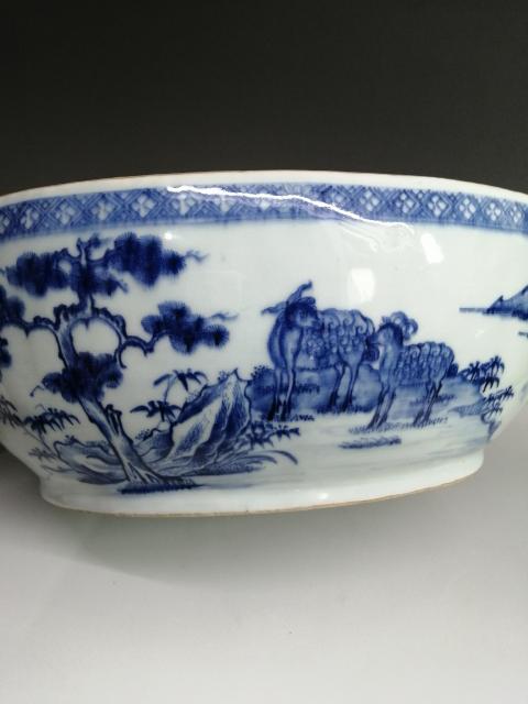 古玩陶瓷【高檔恭盒】清雍乾青花松鹿圖神龕供盒拍賣,當(dāng)前價格26600元