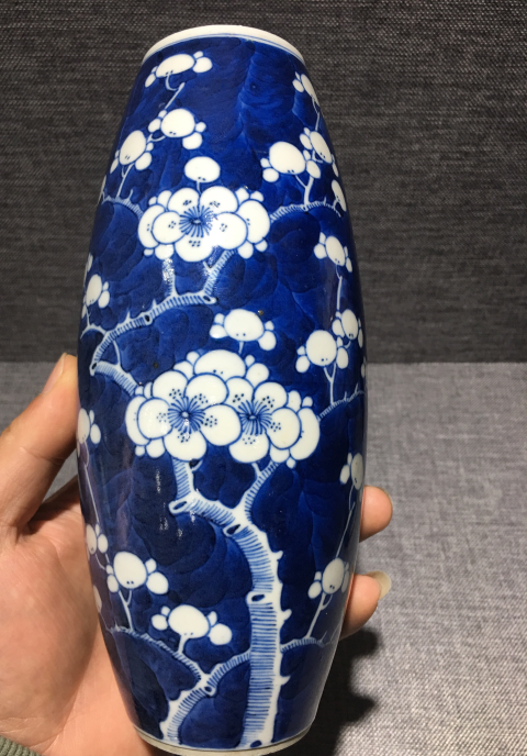 古玩陶瓷康熙年制四字雙行款青花留白梅紋橄欖瓶拍賣，當前價格7600元