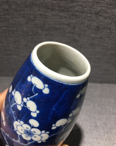 古玩陶瓷康熙年制四字雙行款青花留白梅紋橄欖瓶拍賣，當前價格7600元