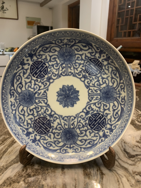 古玩陶瓷清乾隆青花纏枝蓮?fù)袌F(tuán)壽紋盤(pán)（官）拍賣(mài)，當(dāng)前價(jià)格330000元