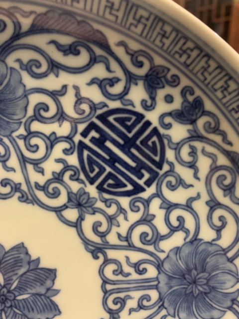 古玩陶瓷清乾隆青花纏枝蓮?fù)袌F(tuán)壽紋盤(pán)（官）拍賣(mài)，當(dāng)前價(jià)格330000元