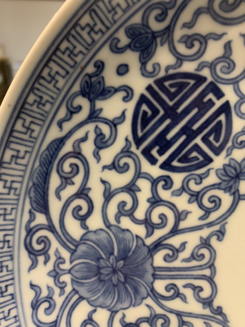 古玩陶瓷清乾隆青花纏枝蓮?fù)袌F(tuán)壽紋盤(pán)（官）拍賣(mài)，當(dāng)前價(jià)格330000元