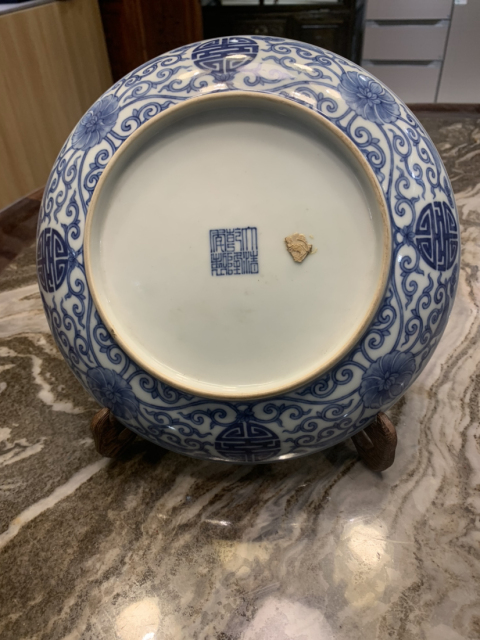古玩陶瓷清乾隆青花纏枝蓮?fù)袌F(tuán)壽紋盤(pán)（官）拍賣(mài)，當(dāng)前價(jià)格330000元