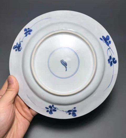 古玩陶瓷雙藍圈樹葉款蓮瓣紋刻花花卉紋青花盤拍賣,當前價格2650元