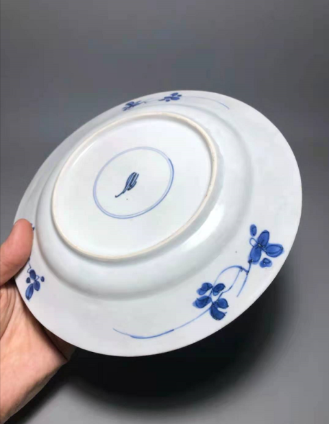 古玩陶瓷雙藍圈樹葉款蓮瓣紋刻花花卉紋青花盤拍賣,當前價格2650元
