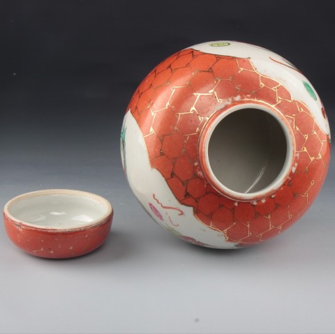 古玩陶瓷【2879】創(chuàng)匯期 粉彩**紅地開光龍鳳紋蓋罐拍賣,當(dāng)前價(jià)格1500元