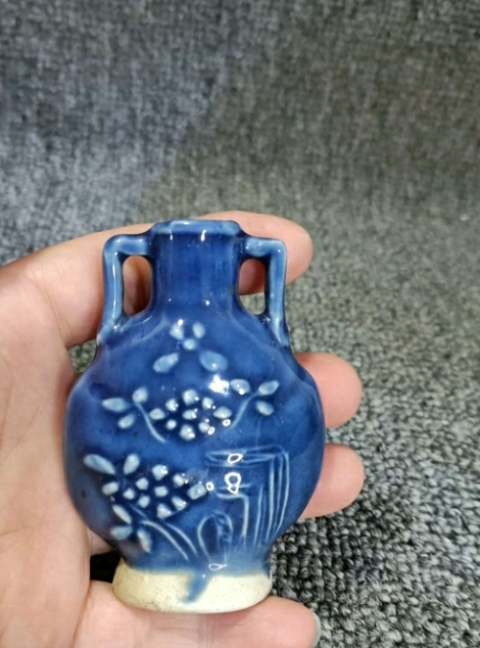 古玩陶瓷霽藍釉模印花卉紋鼻煙壺拍賣，當(dāng)前價格1898元