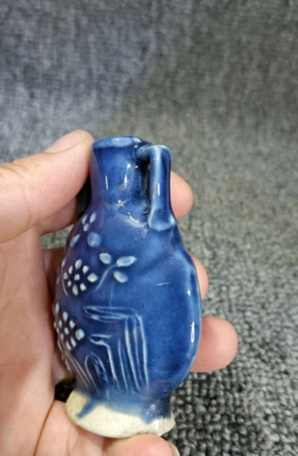古玩陶瓷霽藍釉模印花卉紋鼻煙壺拍賣，當(dāng)前價格1898元