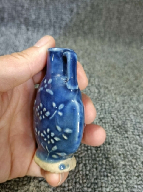 古玩陶瓷霽藍釉模印花卉紋鼻煙壺拍賣，當(dāng)前價格1898元