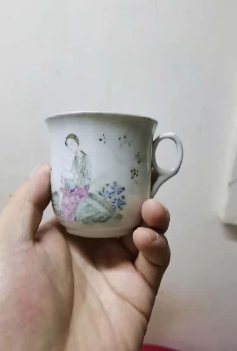 古玩陶瓷3名家仕女紋粉彩執杯拍賣，當前價格1元