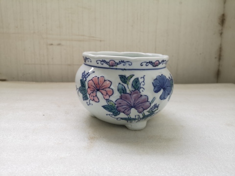 古玩陶瓷青花加彩印花花口爐拍賣，當前價格398元