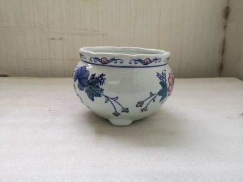古玩陶瓷青花加彩印花花口爐拍賣，當前價格398元
