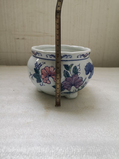 古玩陶瓷青花加彩印花花口爐拍賣，當前價格398元