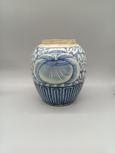 古玩陶瓷纏枝蓮青花罐拍賣，當(dāng)前價(jià)格1200元