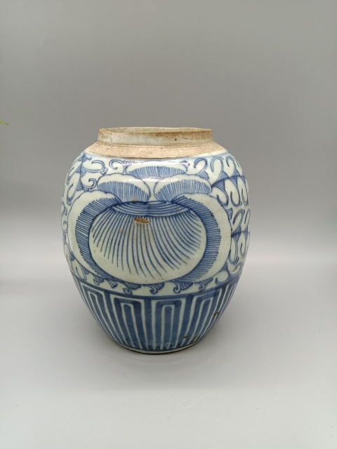 古玩陶瓷纏枝蓮青花罐拍賣，當(dāng)前價(jià)格1200元