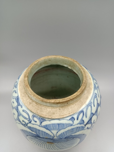 古玩陶瓷纏枝蓮青花罐拍賣，當(dāng)前價(jià)格1200元
