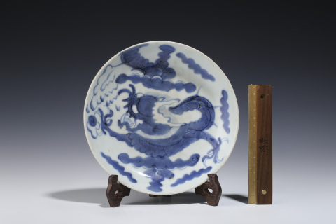 古玩陶瓷清中·青花過墻龍紋盤拍賣，當(dāng)前價(jià)格3800元