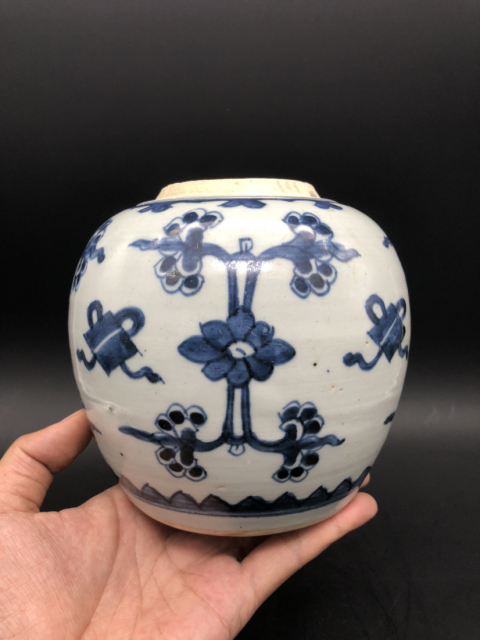 古玩陶瓷雍正青花八寶紋罐拍賣,當前價格3999元