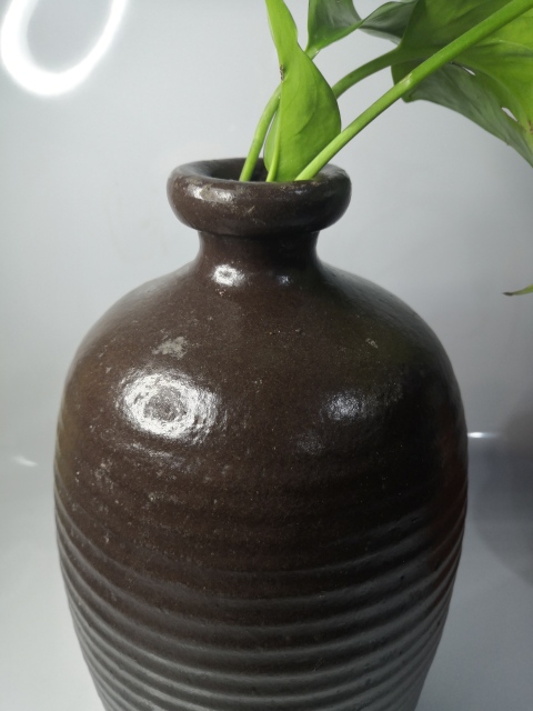 古玩陶瓷明代磁州窯系醬釉弦紋梅瓶拍賣，當(dāng)前價格2999元