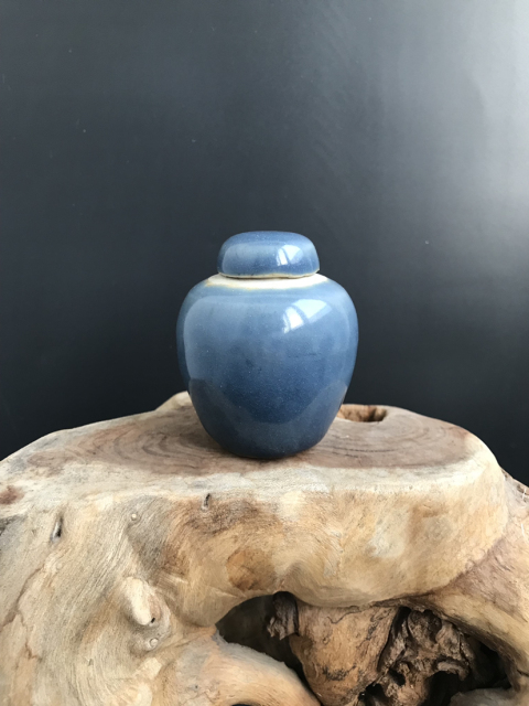 古玩陶瓷清乾隆霽藍釉砂口小蓋罐拍賣，當前價格5000元