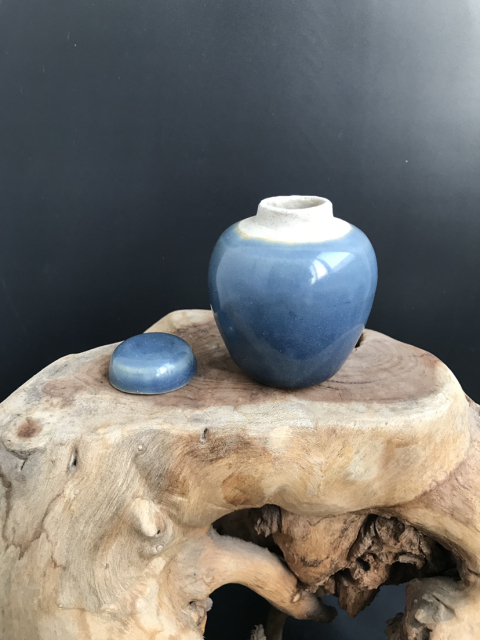 古玩陶瓷清乾隆霽藍釉砂口小蓋罐拍賣，當前價格5000元