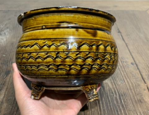 古玩陶瓷黃釉刻花三足爐拍賣，當前價格1998元