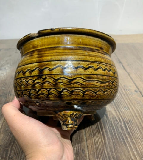 古玩陶瓷黃釉刻花三足爐拍賣，當前價格1998元