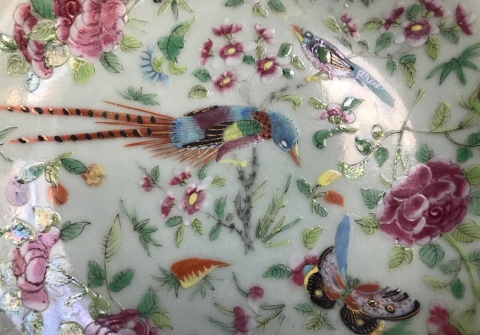 古玩陶瓷清中期豆青釉花鳥蝶紋盤拍賣，當前價格1500元