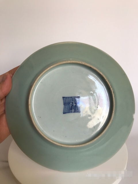 古玩陶瓷清中期豆青釉花鳥蝶紋盤拍賣，當前價格1500元