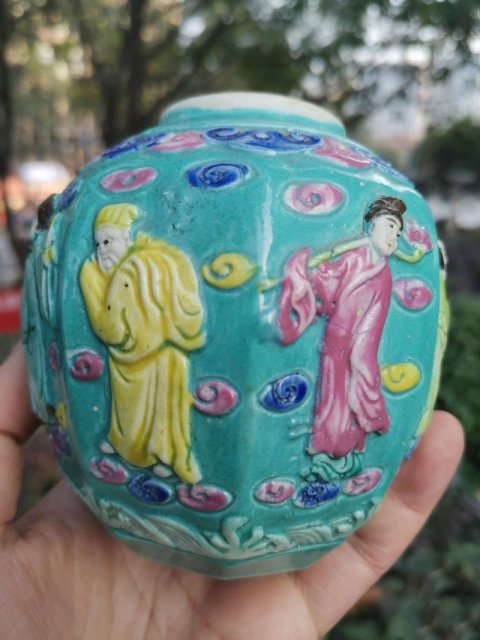 古玩陶瓷【*3607】清晚期  粉彩堆塑八仙過海楞邊罐拍賣，當前價格1880元