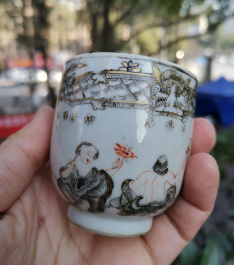古玩陶瓷【*3765】清雍正  墨彩西洋人物故事歐洲貴族定燒紋章瓷把杯拍賣，當前價格4000元