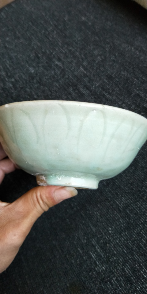 古玩陶瓷龍泉窯青釉刻花蓮瓣紋碗拍賣，當(dāng)前價格1999元